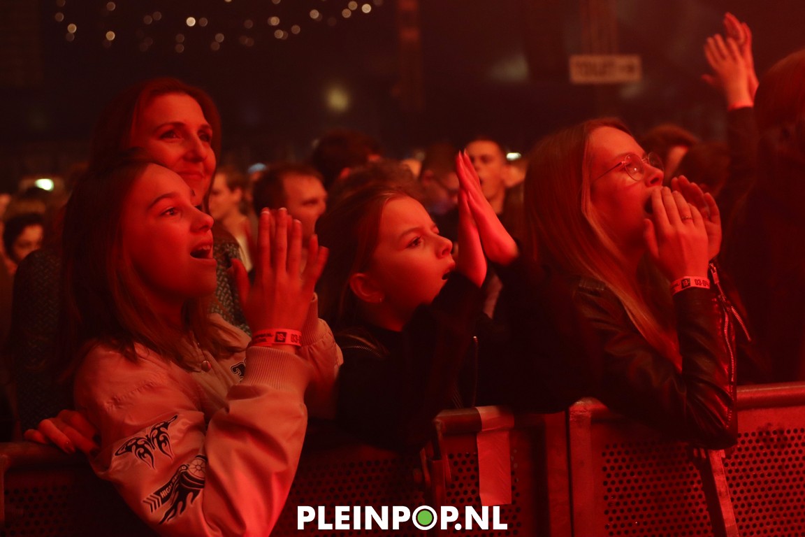 V R I J D A G     (50)